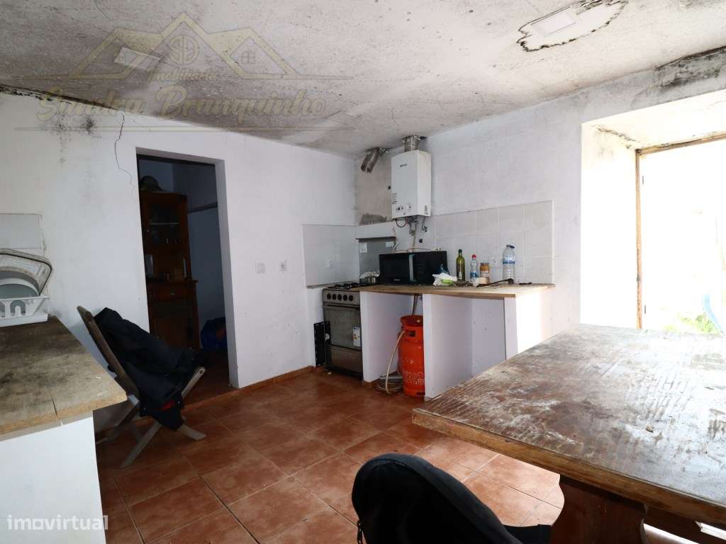 Moradia T3 com garagem e terreno 4120m2-41