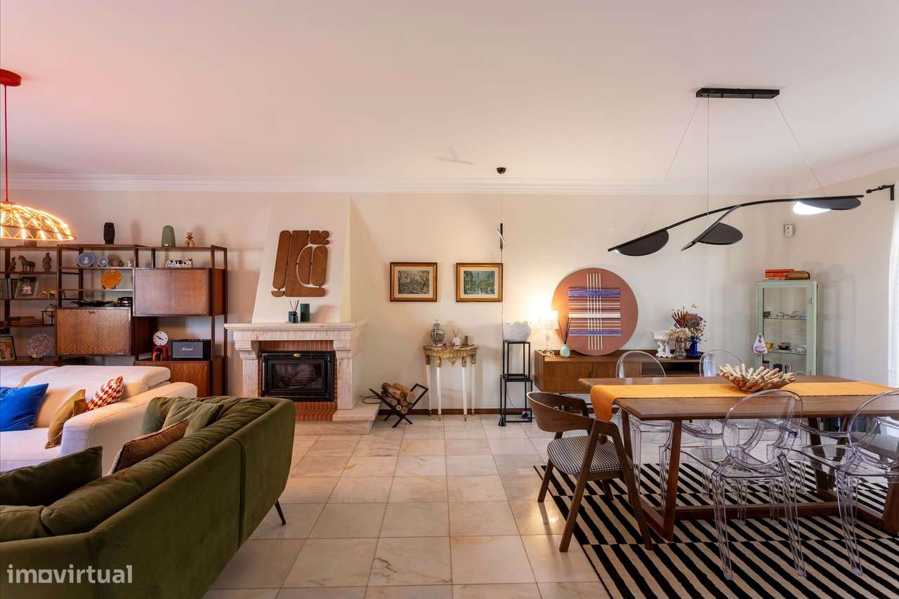 Moradia remodelada com jardim, garagem e vista desafogada, Algueirão,-22