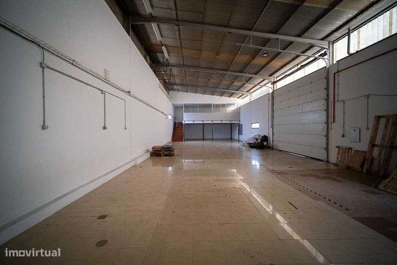 Armazém Industrial em Paços de Brandão com 304 m² - Grande imagem: 5/12
