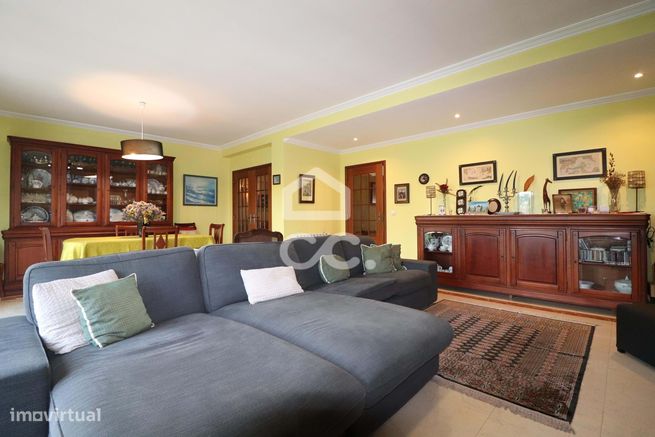 Moradia T5 nos Carvalhais com jardim, piscina e campo de jogos.-6