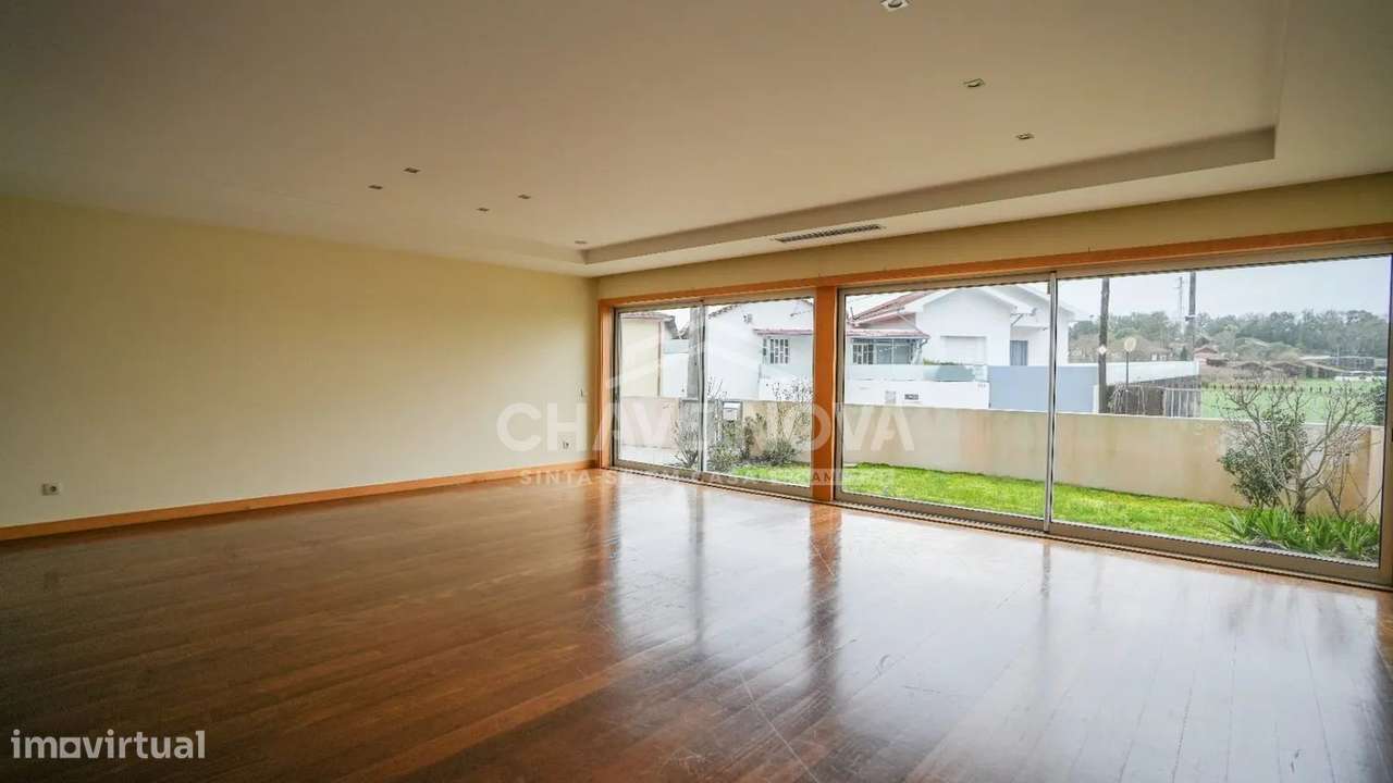 Moradia Geminada V4, situada em Pedroso,Carvalhos Vila Nova de Gaia. - Grande imagem: 4/32