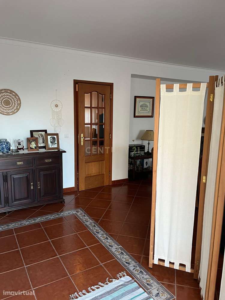 Moradia T4 em condomínio fechado com piscina, vista mar e walking dist-13