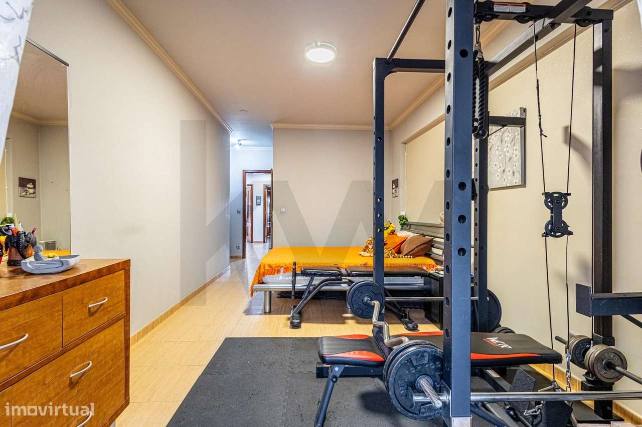 Apartamento T2 com 111 m2 em Monte Abraão-12