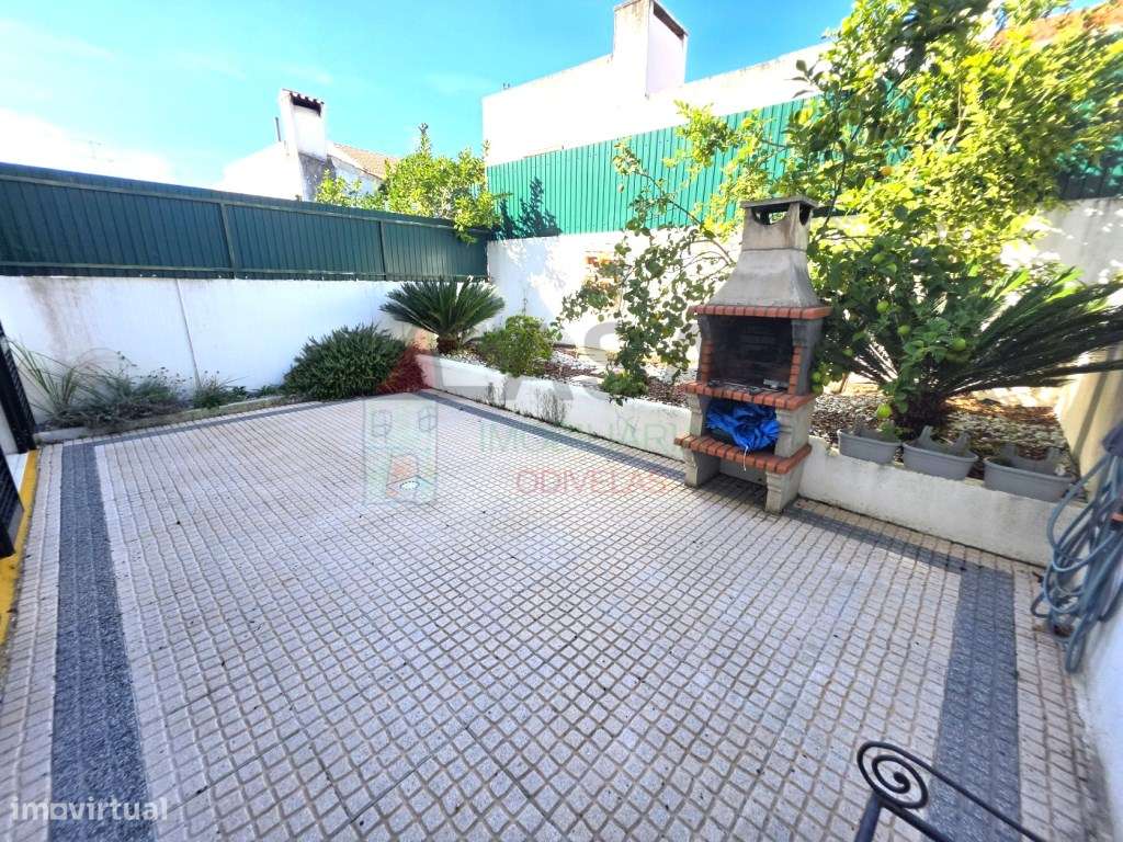 Moradia T4 com Garagem de 48 m² e Mais de 120 m² de Logradouro-13