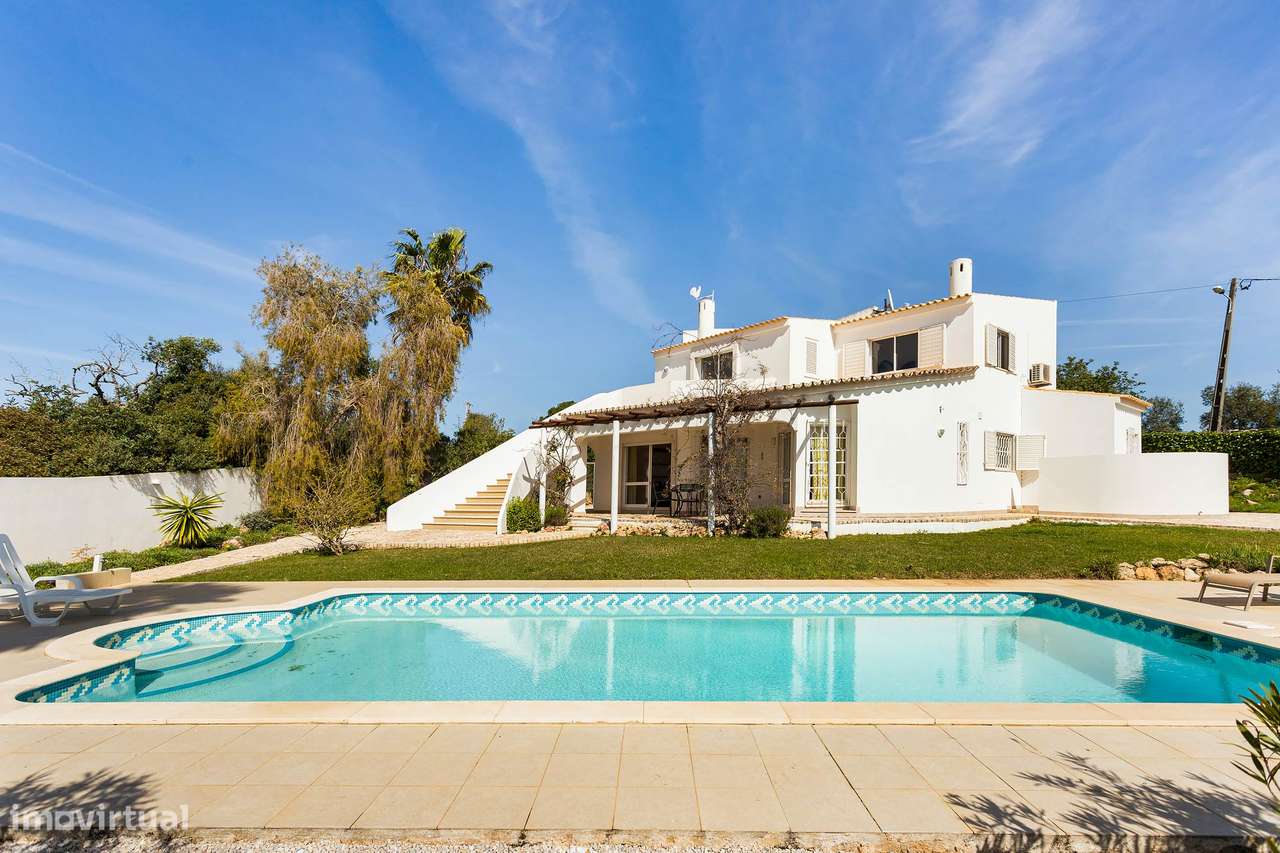 Encantadora Moradia com Piscina na Mosqueira, Albufeira - Grande imagem: 4/56