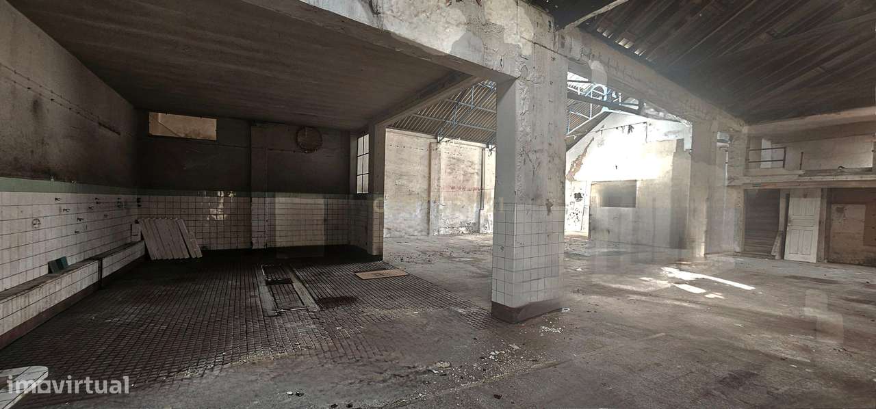 VENDE-SE PAVILHÃO / ARMAZÉM EM  LISBOA, PRAÇA DE ESPANHA - Grande imagem: 4/13