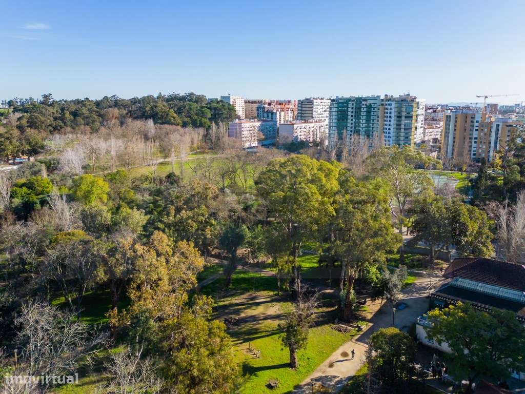 T4 com parqueamento e arrecadação a 2 min. do metro do Lumiar-30