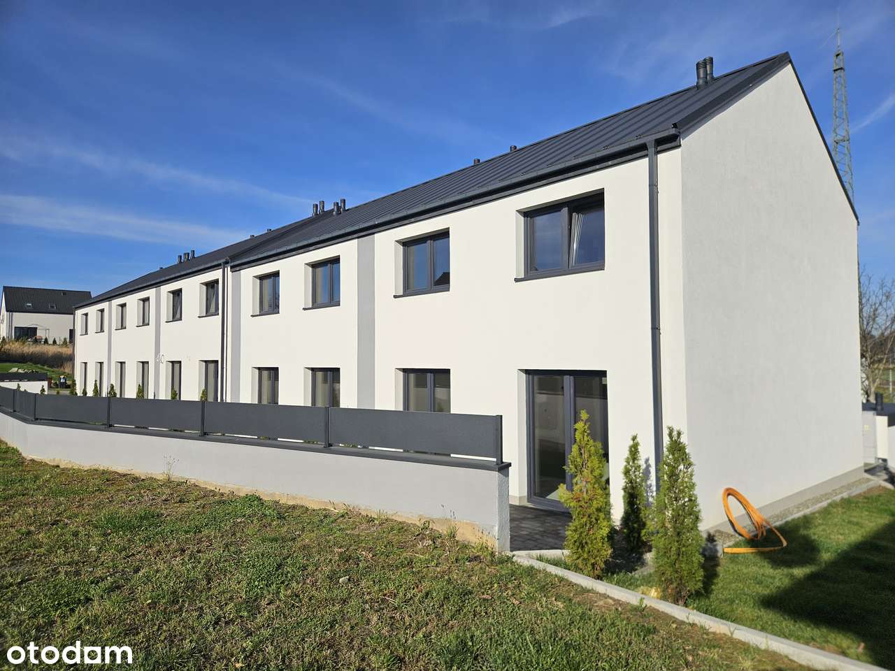 Budynek w zabudowie szeregowej z ogródkiem-6