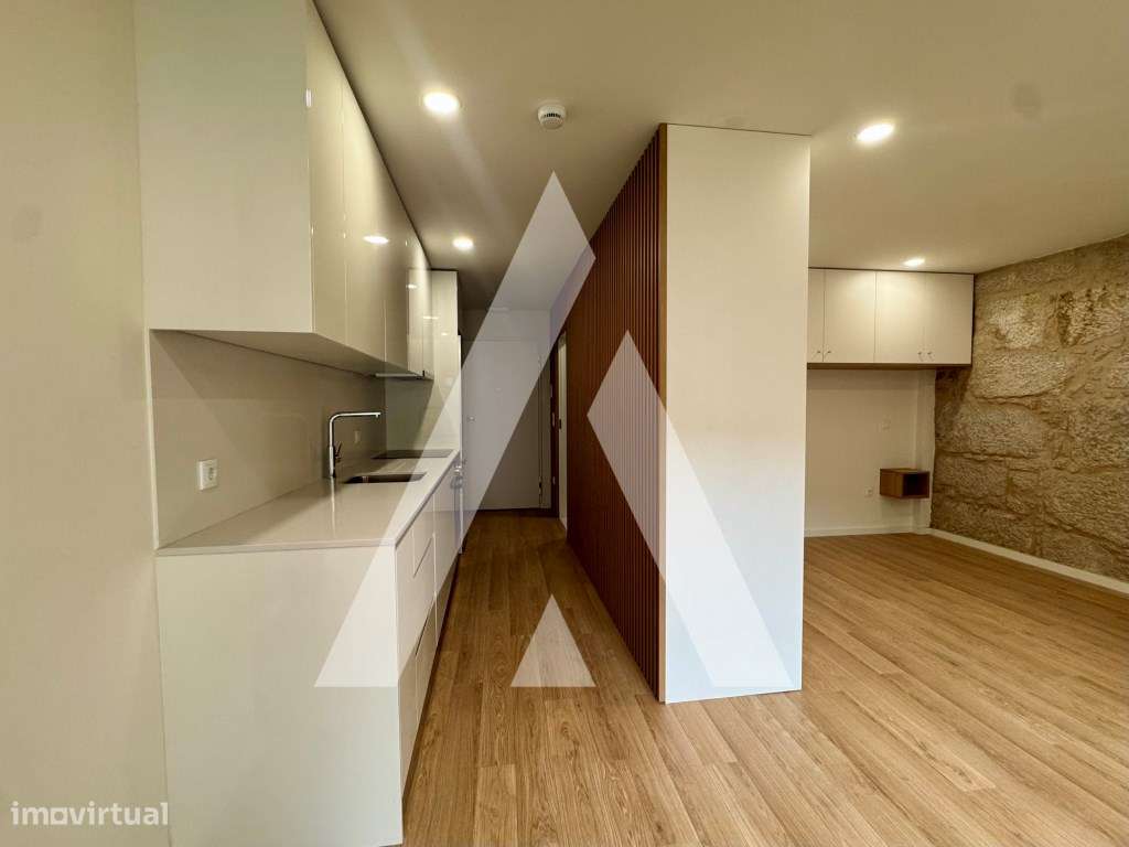 Apartamento T1 com Amplo Terraço no Centro do Porto - Grande imagem: 1/28