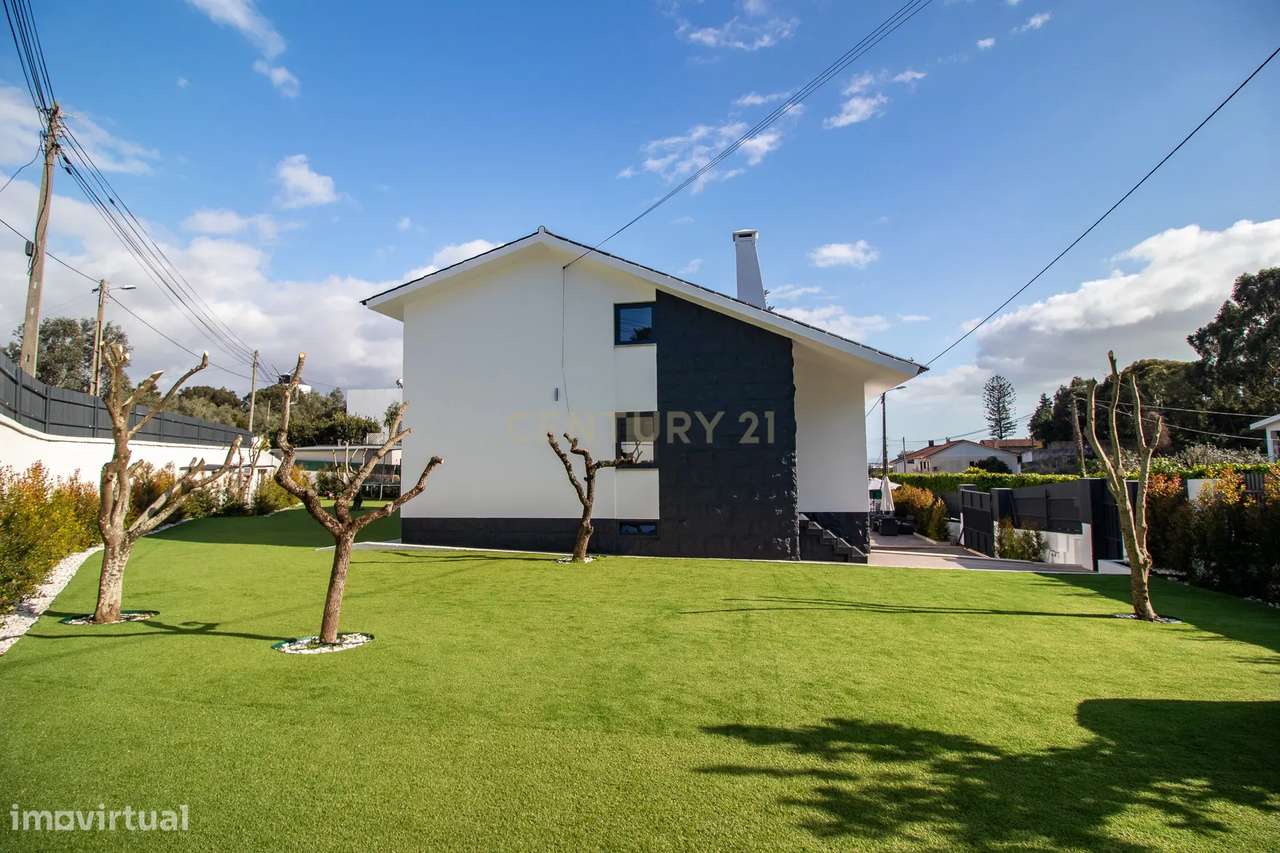 Vivendo o Sonho: Luxuosa Moradia T5 em Albarraque com Espaço de Lazer-14