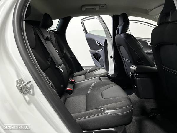 Volvo V40 2.0 D3 Momentum - 37