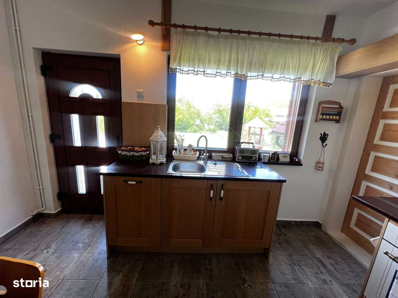 Casă de vânzare în Covasna - complet renovată, mobilată și utilată!-16