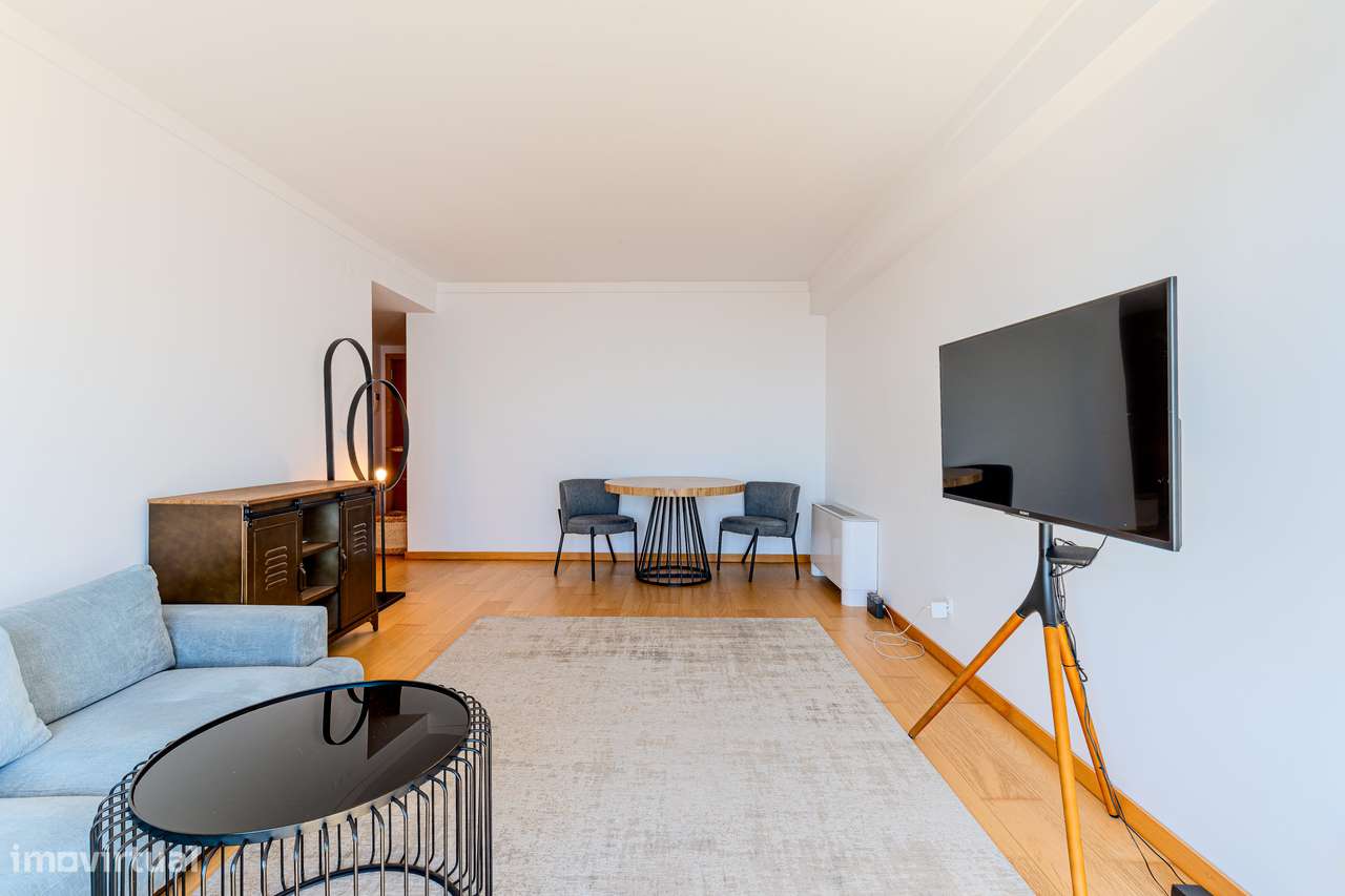 Vista Frontal Rio Tejo| T2 no Edifício Panorâmico | Parque das Nações - Grande imagem: 3/21