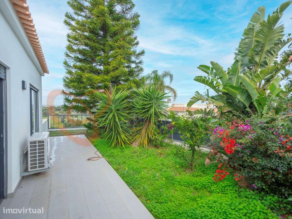 Moradia para venda em Albufeira com 6 quartos e piscina-41