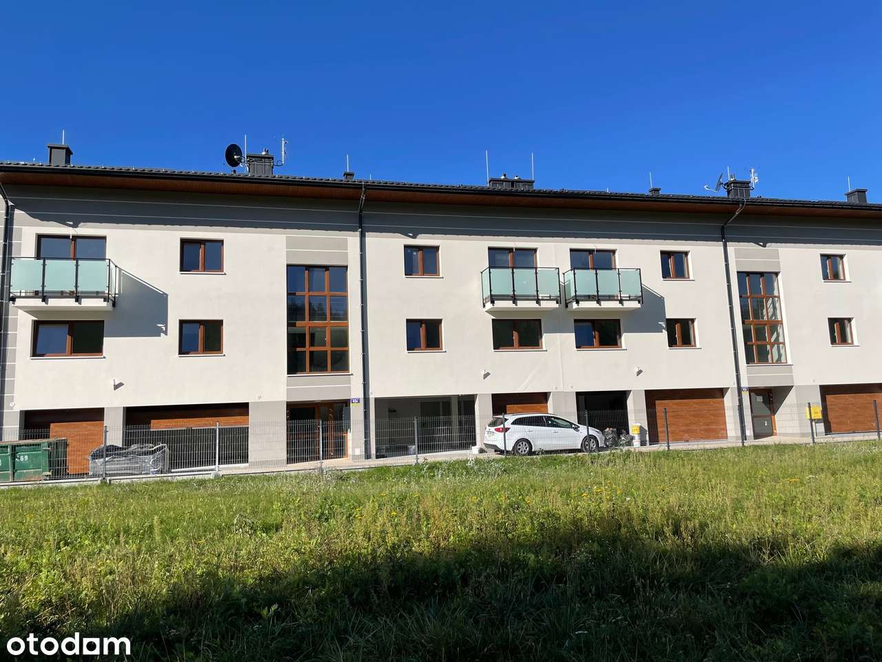 Nowoczesne 3-pokojowe mieszkanie z balkonem i garażem-7