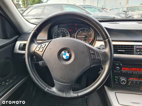 BMW Seria 3 320d - 27