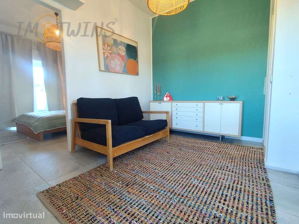 Arrenda-se T1 com piscina e estacionamento privativo - Grande imagem: 3/13