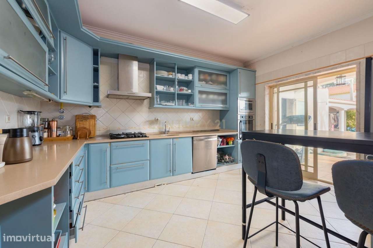 Moradia na Aroeira – Conforto, Elegância e Lazer-13