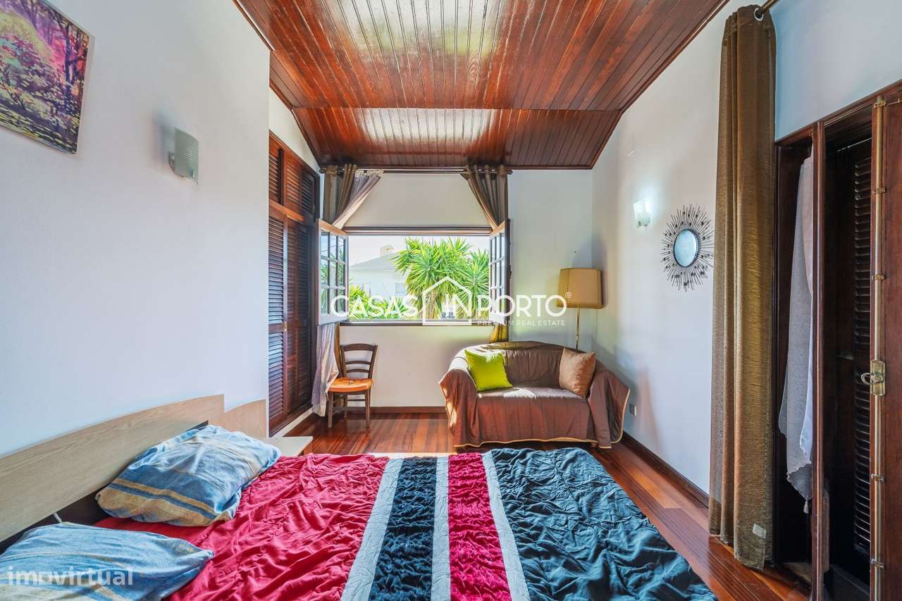 Moradia V5 - Estilo Americano com Piscina e Campo de Ténis – Entre-55