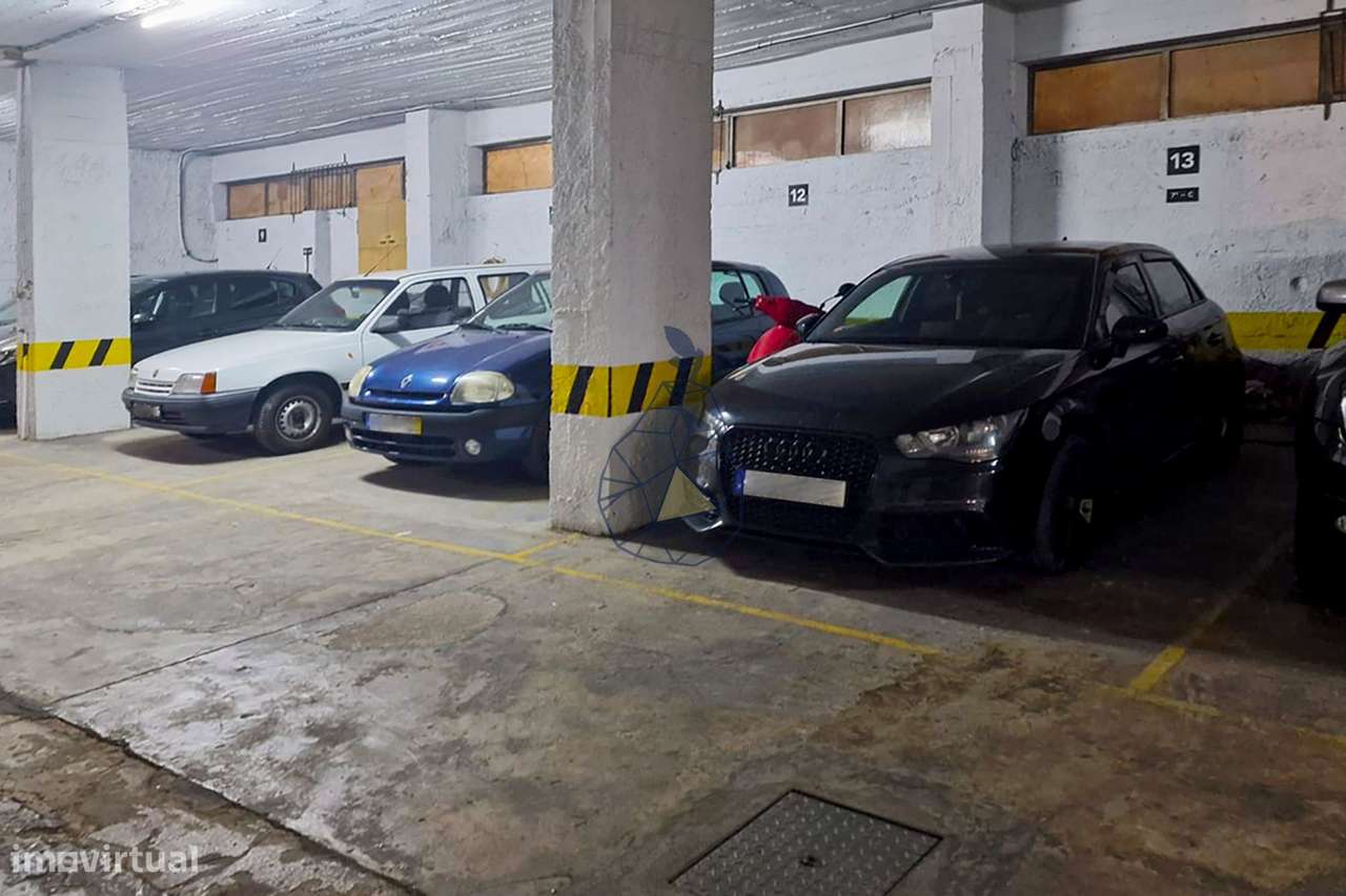 Apartamento T2 com Garagem e Elevador — Portimão-34