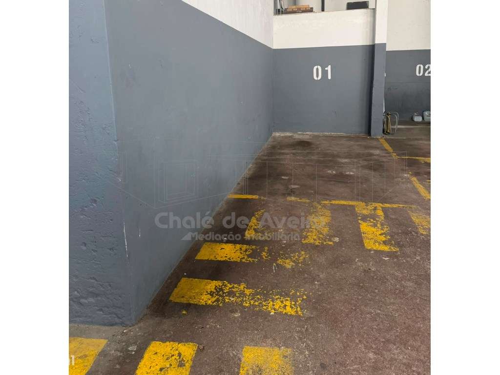 Apartamento T2 com lugar de garagem em Esgueira-12