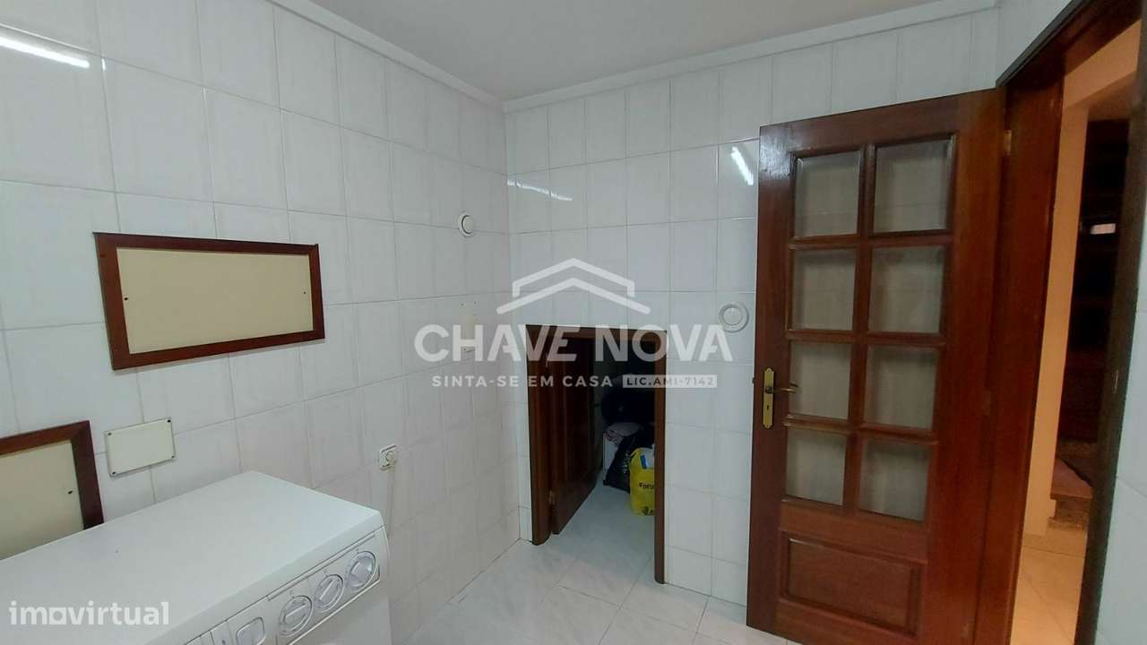 Moradia Geminada V5 no centro da Sra da Hora - Grande imagem: 5/25