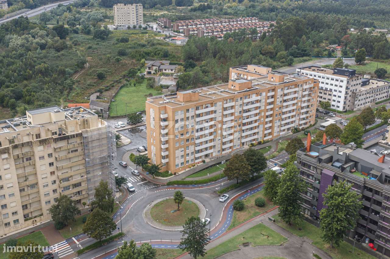 Apartamento T3 com varandas, em Valongo-25