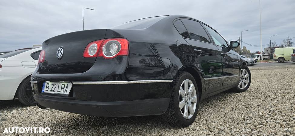 Volkswagen Passat 1.8 TSI Trendline DSG - 2