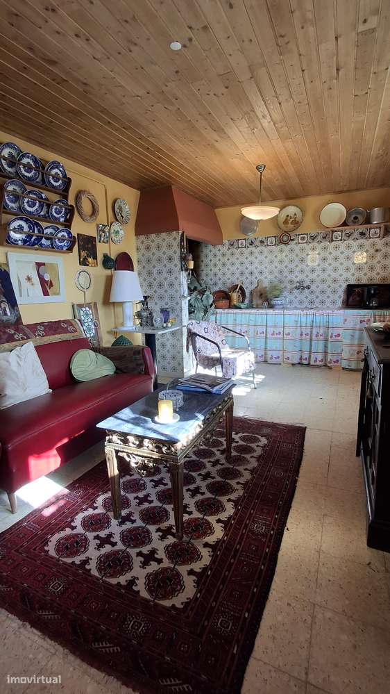 Magnífica propriedade constituída por moradia bi-familiar e armazém.-21