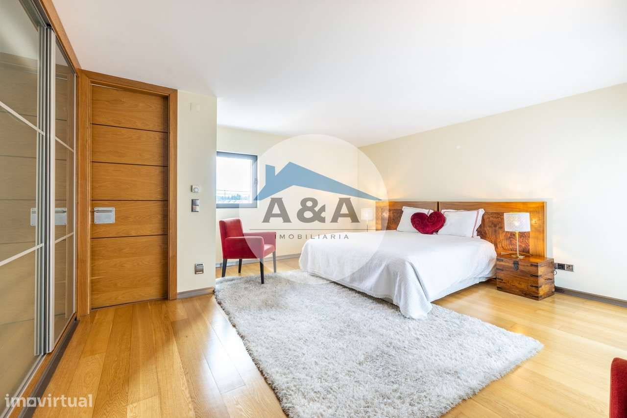 Exclusiva Propriedade de Luxo com Áreas Generosas e Próxima das Praias-29