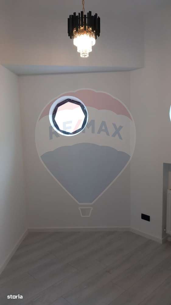 VANZARE Apartament cu 3 camere in zona Dacia-12