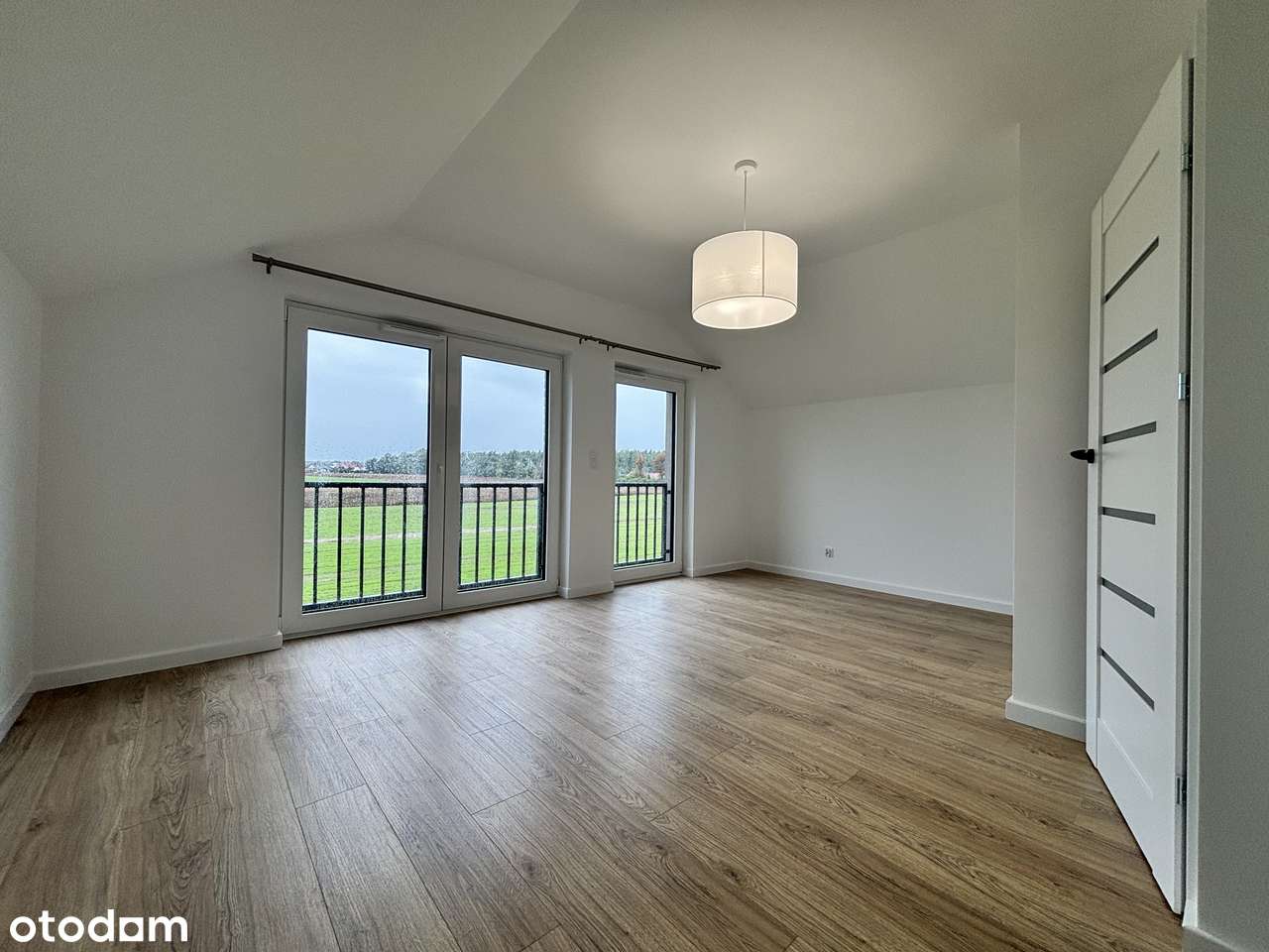 Apartament DWUPOZIOMOWY w szeregowcu z dużym TARASEM-14