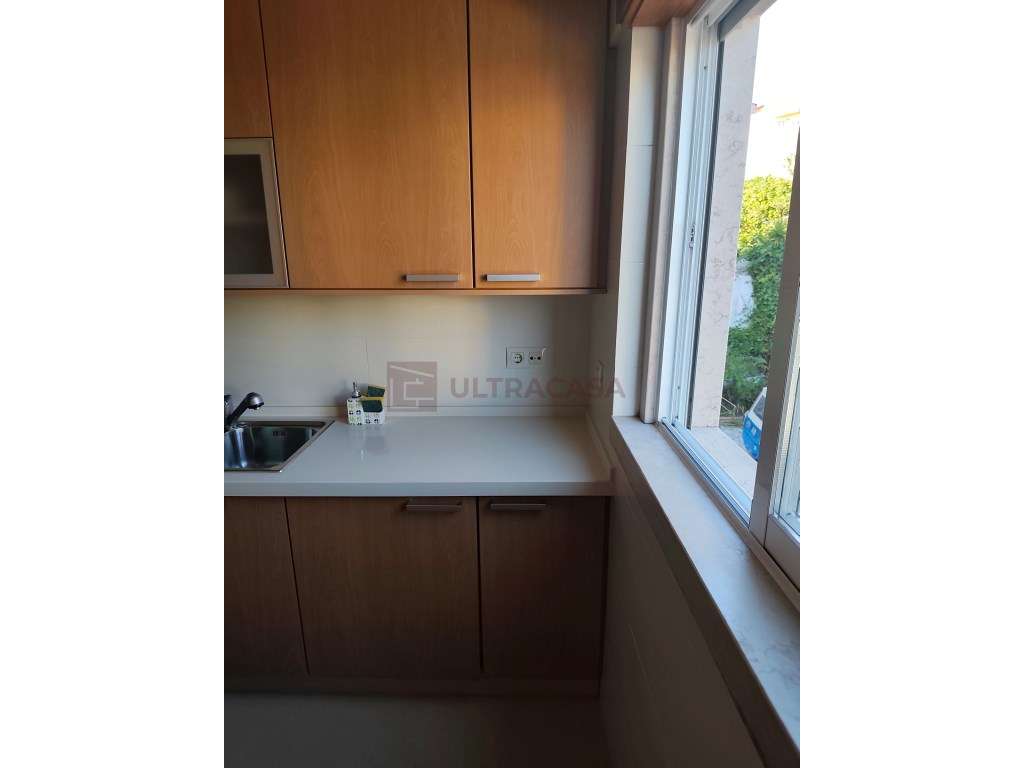 Vende-se Moradia V4 renovada com terraço, churrasqueira e horta a 5...-8