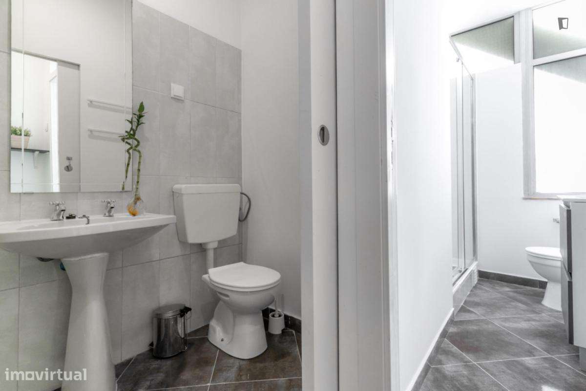 Quarto - localizado em Anjos Lisbon - Grande imagem: 5/8