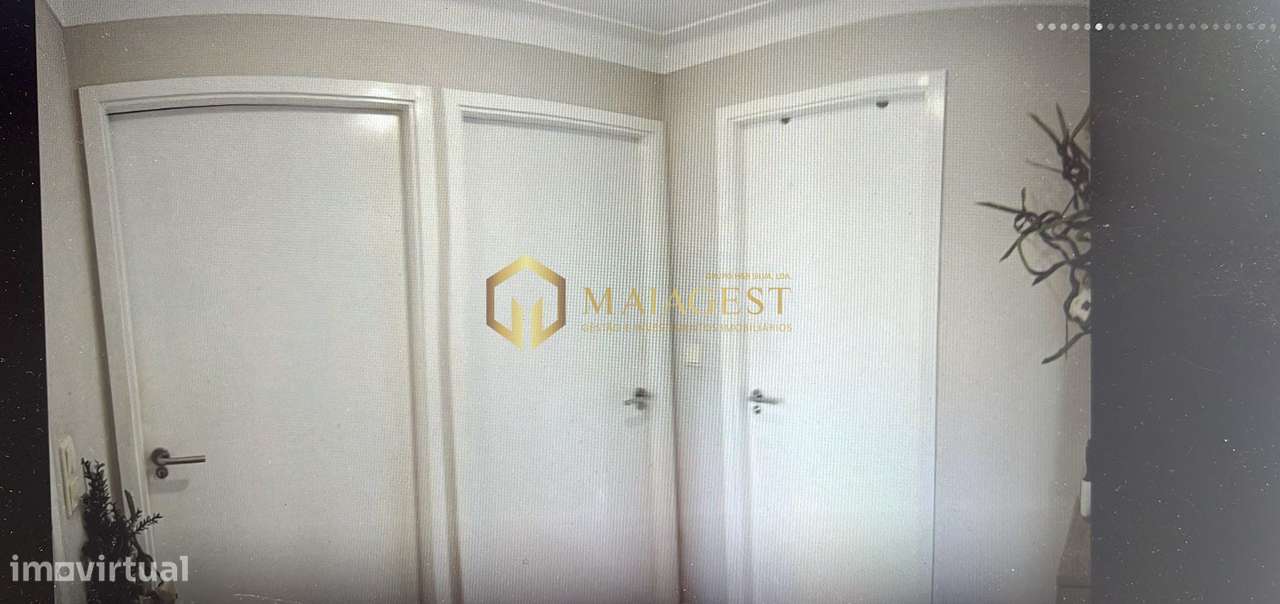 Apartamento T2 com cozinha equipada e varanda em Rio Tinto-14