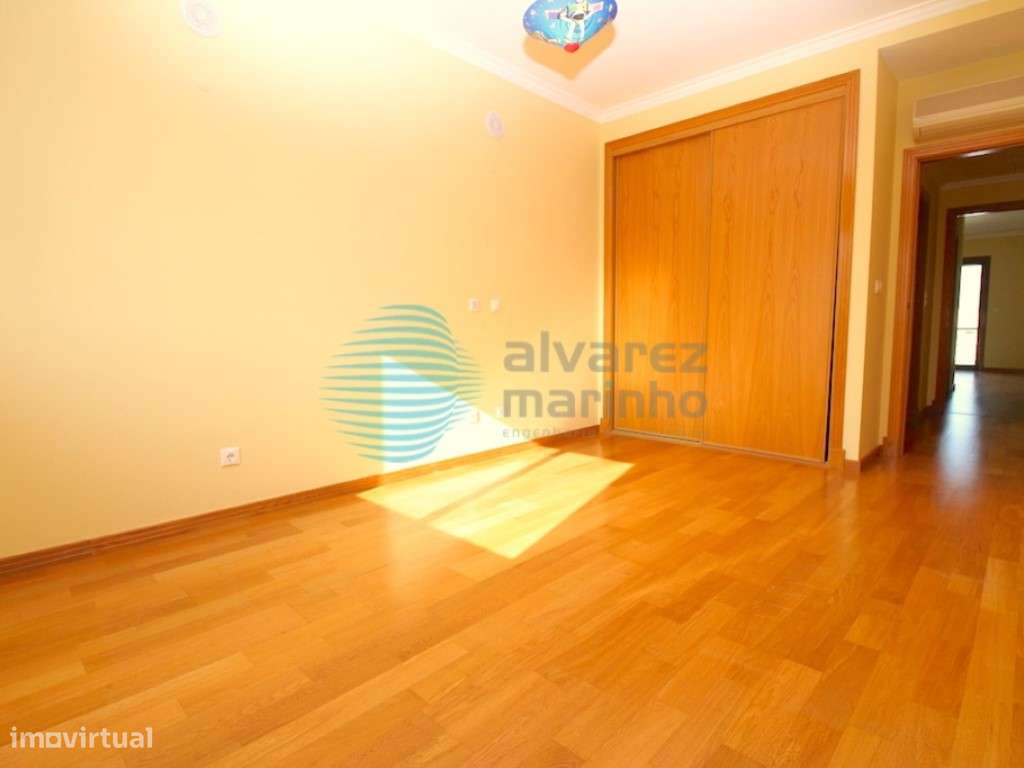 Apartamento T4, com 3 lugares de estacionamento, Parque das Nações-18