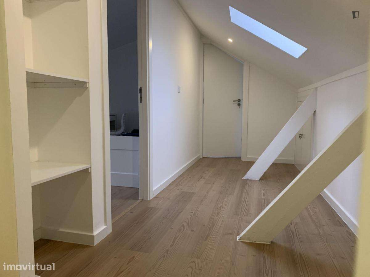 Quarto - localizado em Setubal - Grande imagem: 4/10