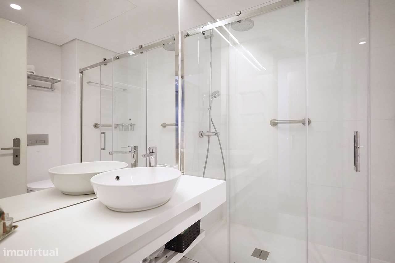 Apartamento T2 - Junto à Av. Liberdade - Totalmente Mobilado - Garagem-32