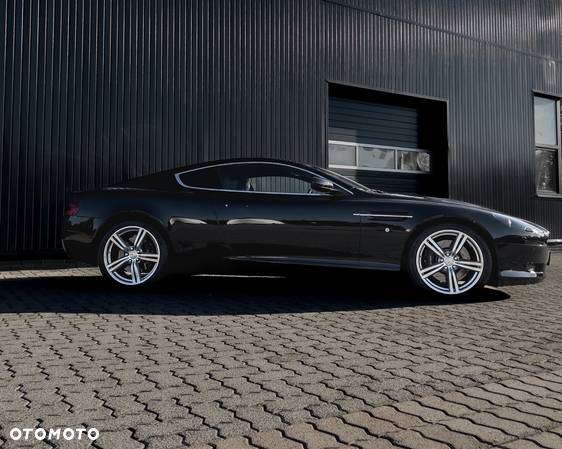 Aston Martin DB9 - 2