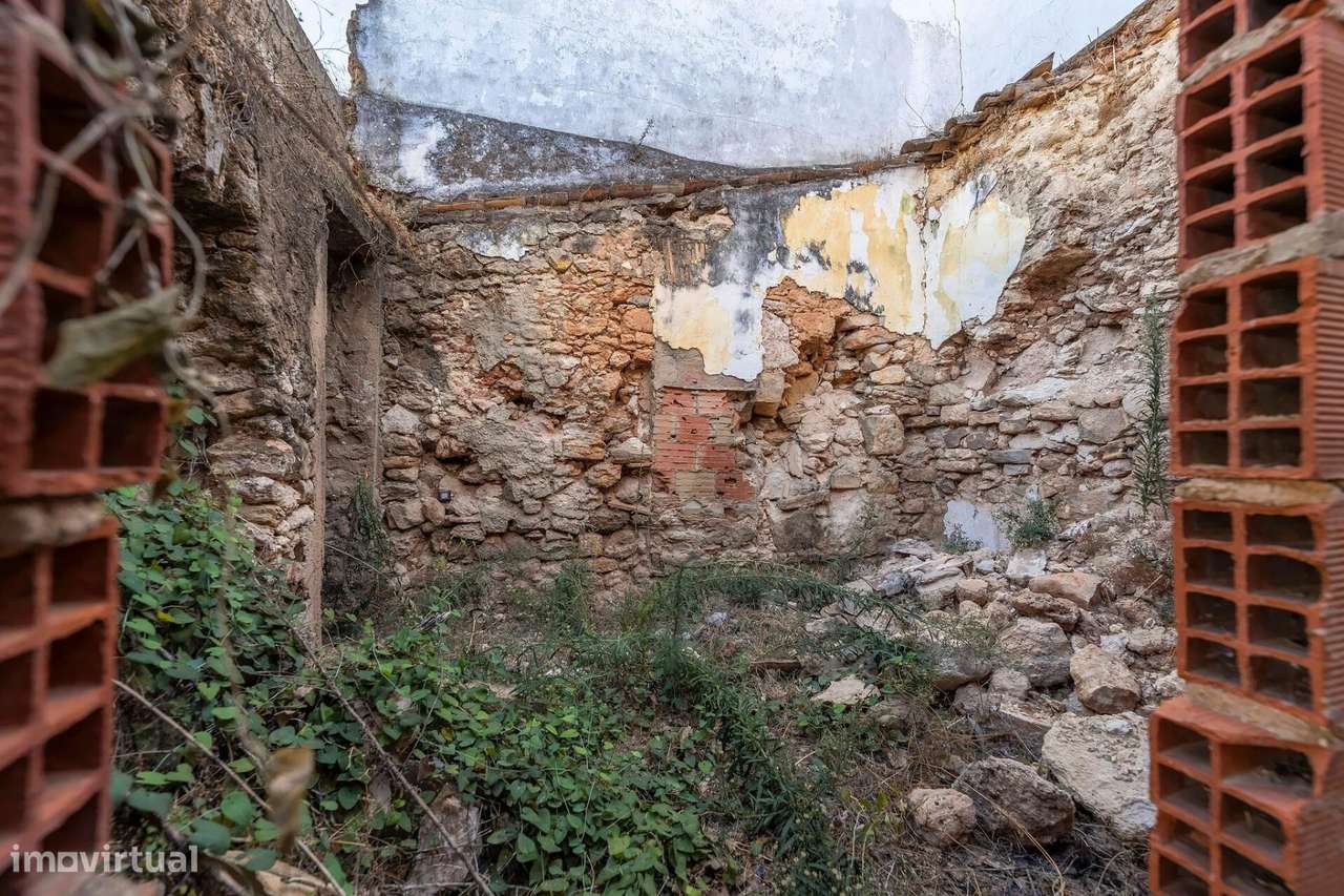 Ruína com Logradouro | Estoi, Faro-28