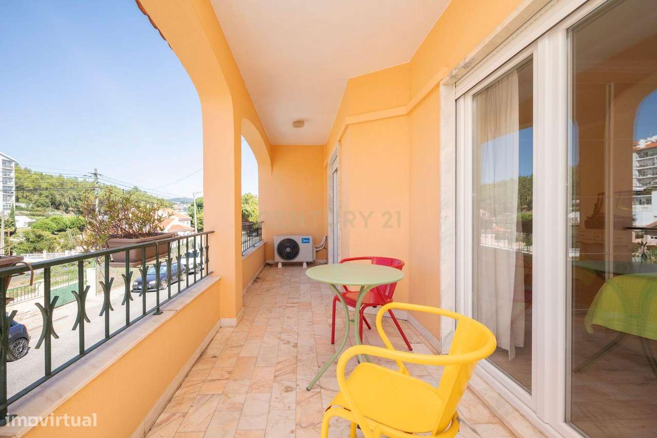 Moradia remodelada de 6 assoalhadas Exclusiva no Estoril-26