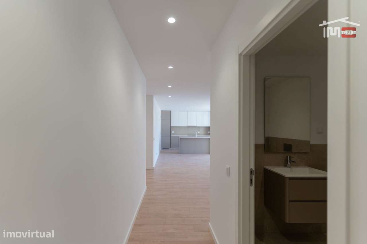 APARTAMENTO T3 NOVO COM ELEVADOR PARQUEAMENTO PISCINA NO TERRASSO E... - Grande imagem: 5/35