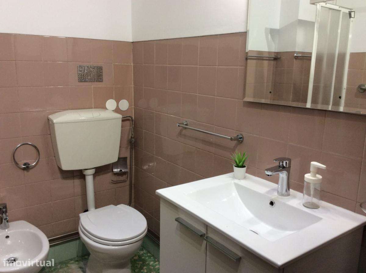 Quarto - localizado em Cedofeita Porto - Grande imagem: 4/12