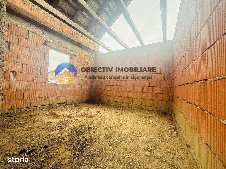 Casa la rosu-constructie solida din caramida – Dumbrava Rosie - Imagine principală: 5/12