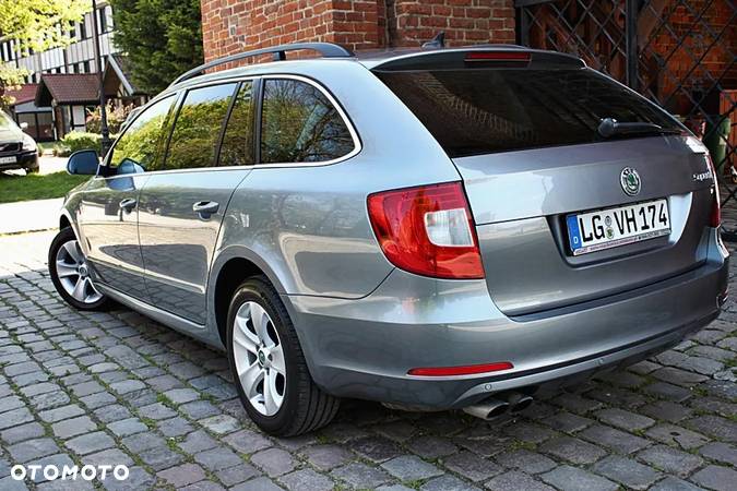 Skoda Superb 2.0 TDI DSG Elegance - 11