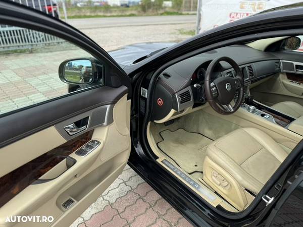 Jaguar XF 3.0 V6 Diesel Premium Luxury - 13