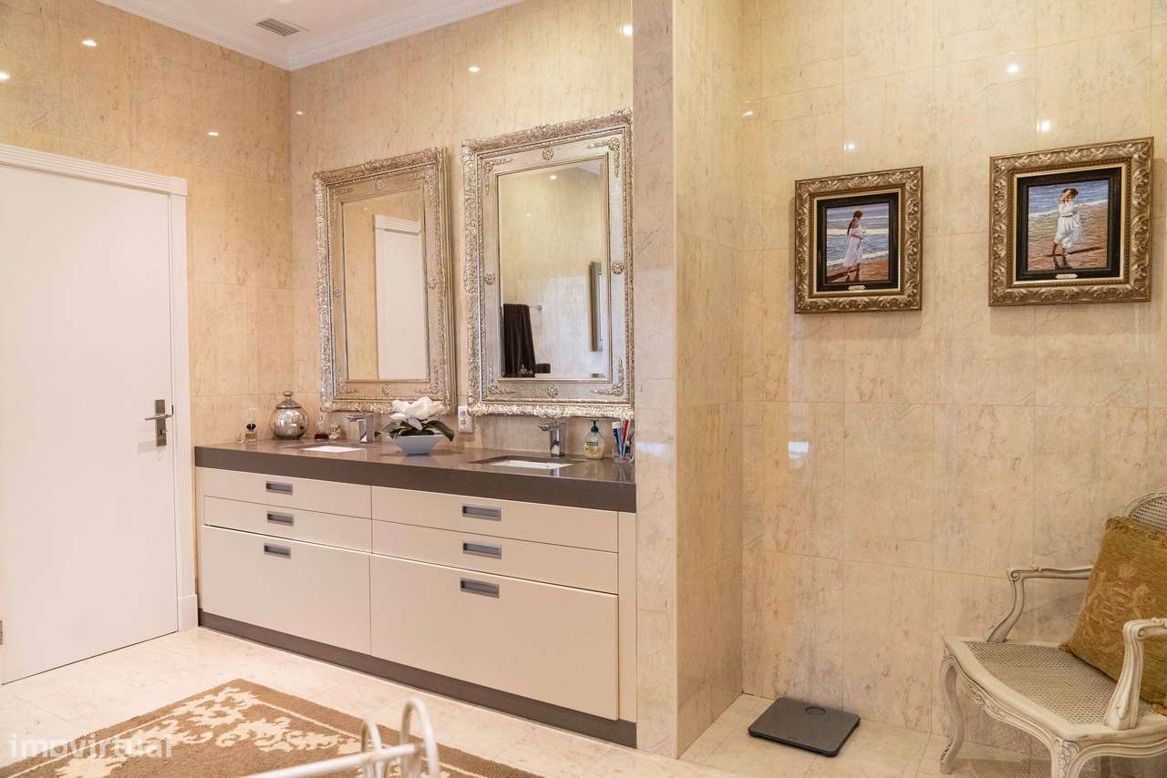 Luxuosa Moradia com 4 quartos localizada em Rosto do Cão - São Roque-23