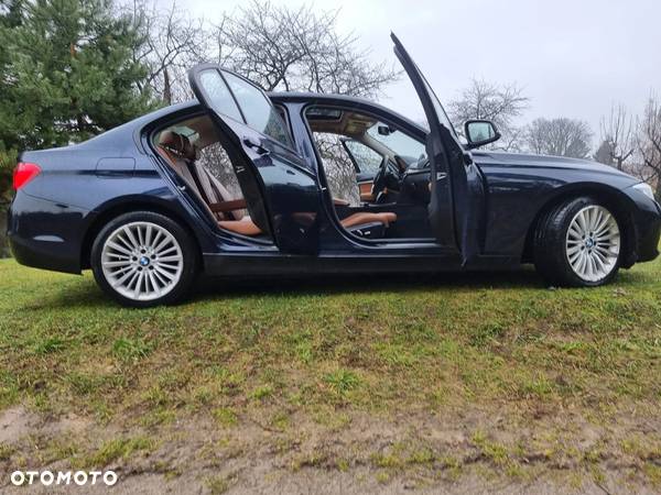 BMW Seria 3 320i Touring Luxury Line - 33