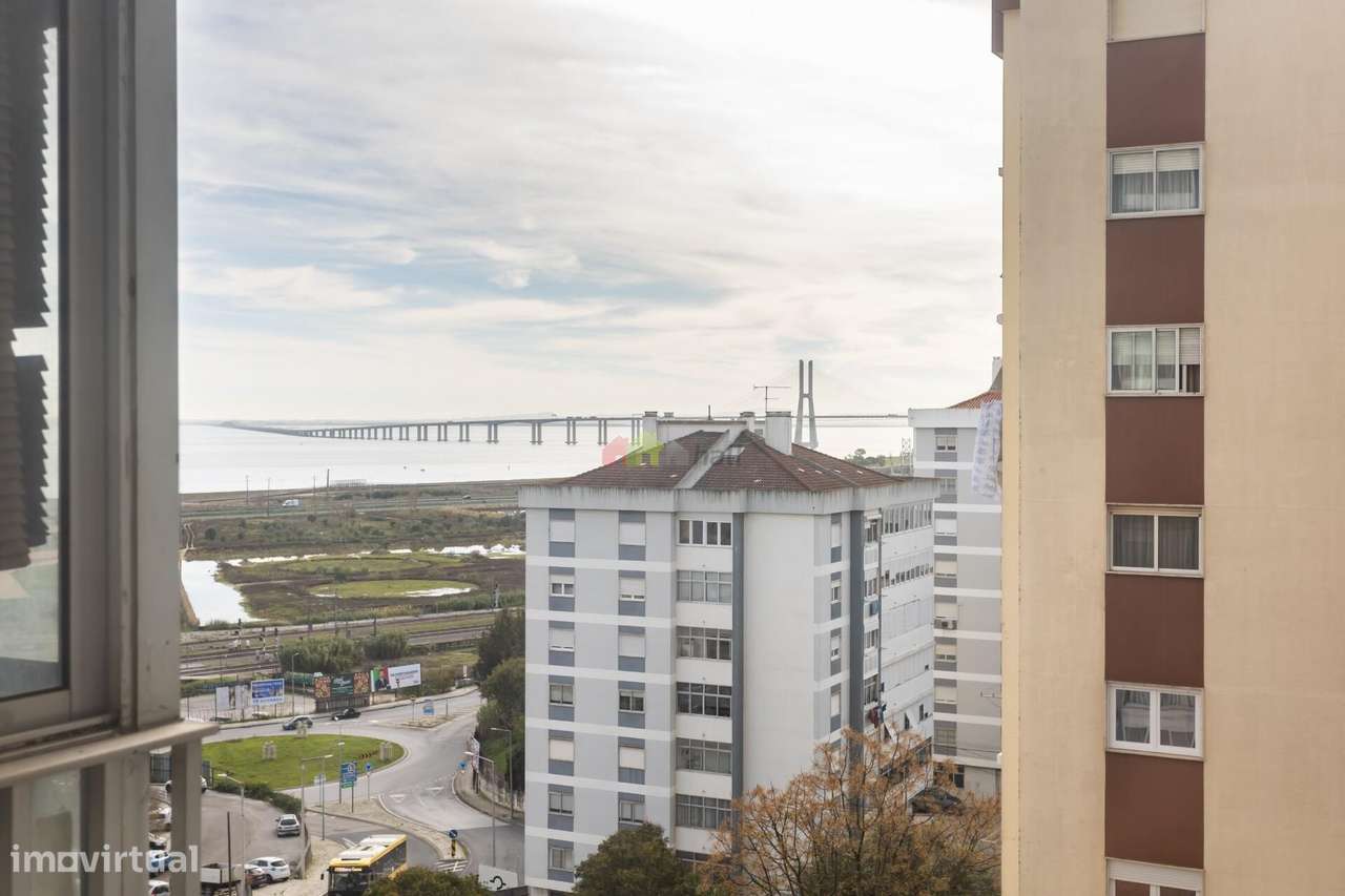 Apartamento T3, central com vista rio-17