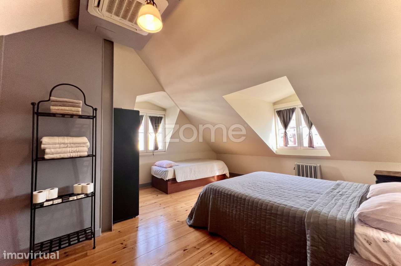 Prédio com 4 apartamentos e uma loja em Santa Catarina - Lisboa-12